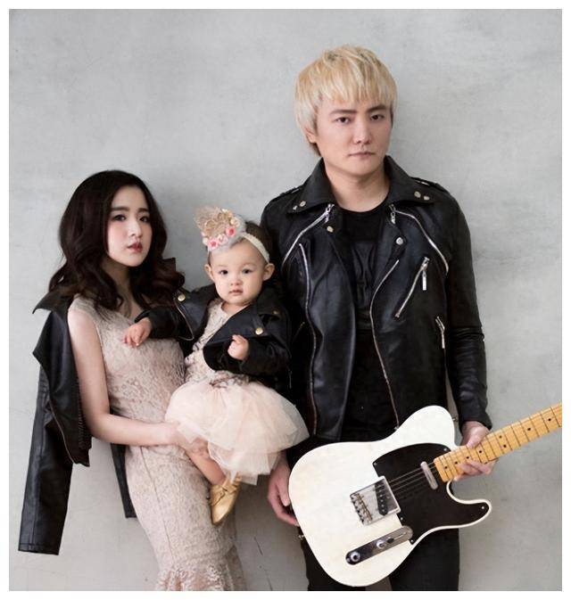 阿沁小14岁老婆持毒被抓疑似用厌食掩盖吸毒体重仅有26公斤