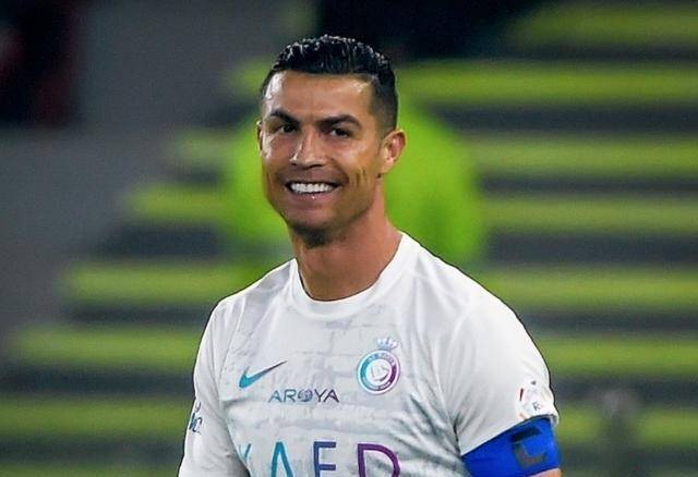 c罗度假照曝光球迷忧心双脚变形与伤痛