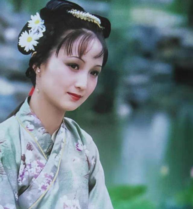 再读《红楼梦》:贾迎春为什么是木头一般的性格?_夫人_贾母_子女