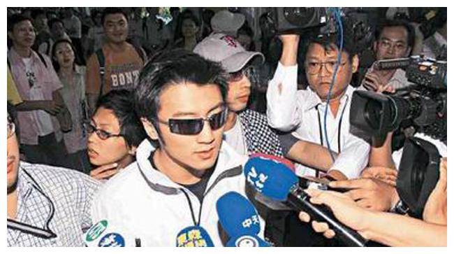 还债,被嘘,铁窗泪,谢霆锋一曲终结四大天王,却差点毁谢贤手里