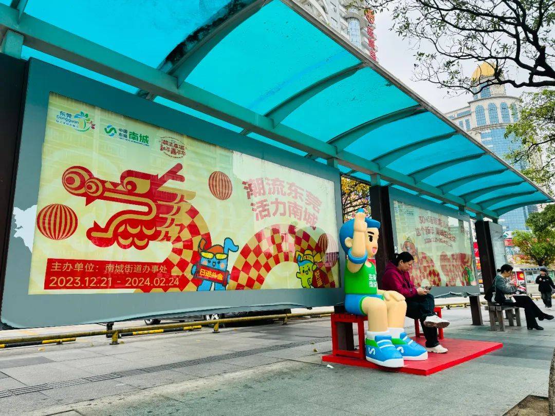 公交候车亭媒体场景化营销赋能品牌势能全线升级_广告主_站台_时代