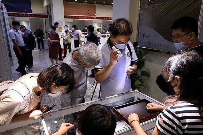 周春芽油画作品价格参考藏品出手私下展销会