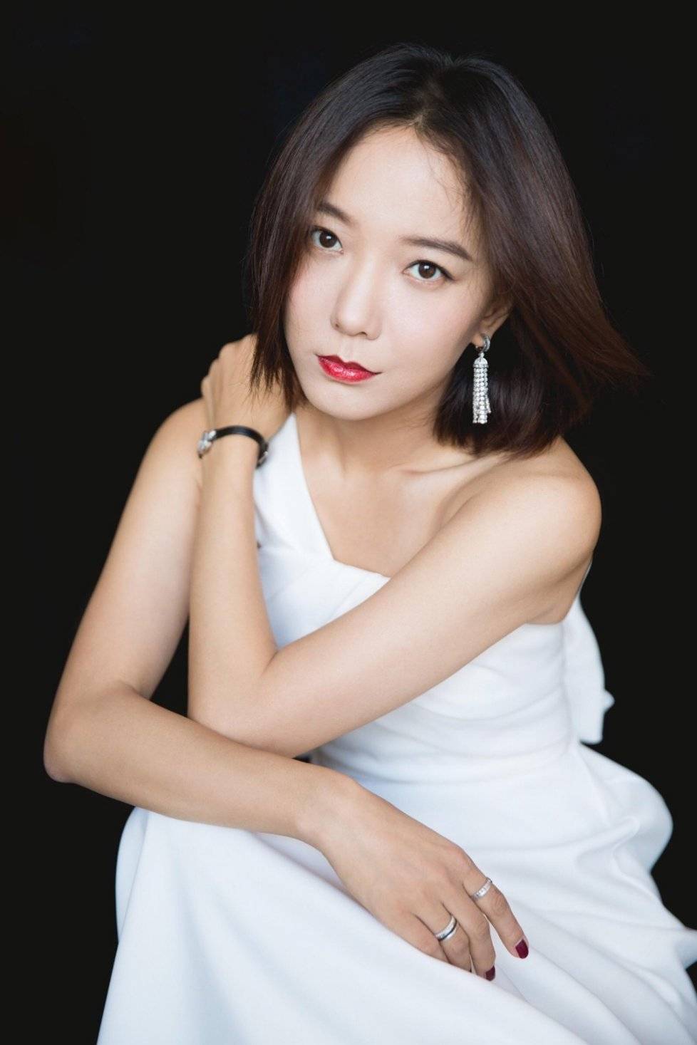 原创王珞丹晒一家四口旧照与妈妈似姐妹花一家四口都是高颜值