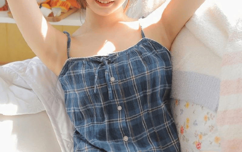 除了假体隆胸和自体脂肪丰胸,隆胸的其他方式包括激素治疗和填充物