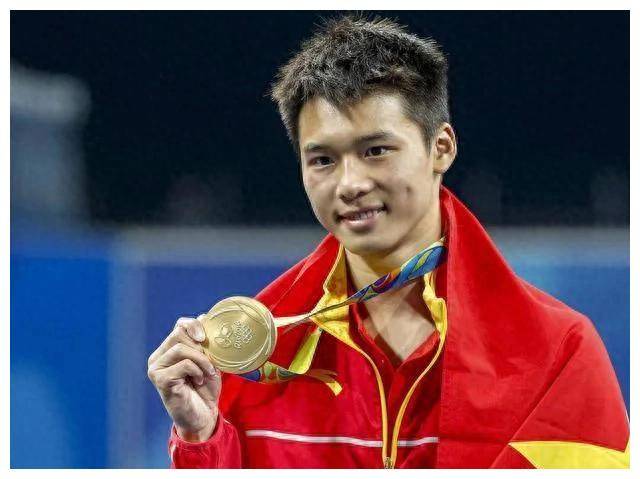 原创泳裤过小遭尴尬陈艾森为隐忧男跳水运动员私隐曝光难