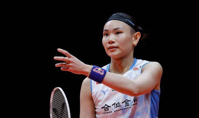 羽毛球公开赛惨败出局,球后打无还手之力,连续0冠遭质疑_资颖_马林