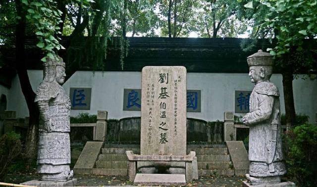 谨慎,却在晚年错说一句胡话,使朱元璋动了杀心_陈友谅_韩林儿_安丰