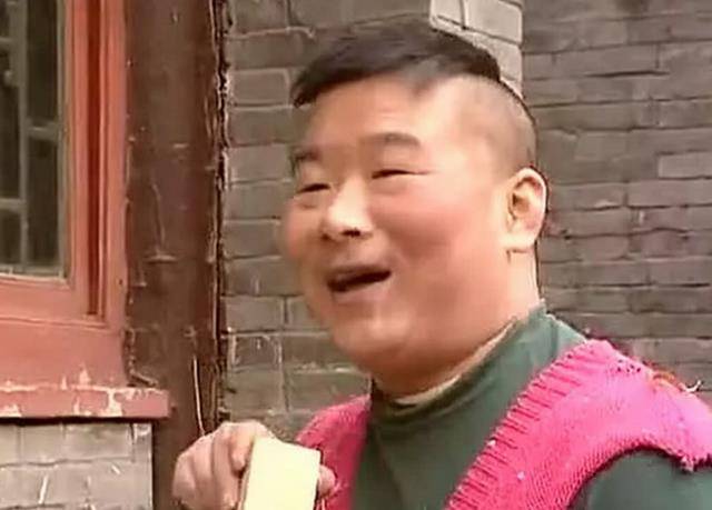 姚二嘎他是陈佩斯的得意门生卖了5年肉饼误入歧途英年早逝