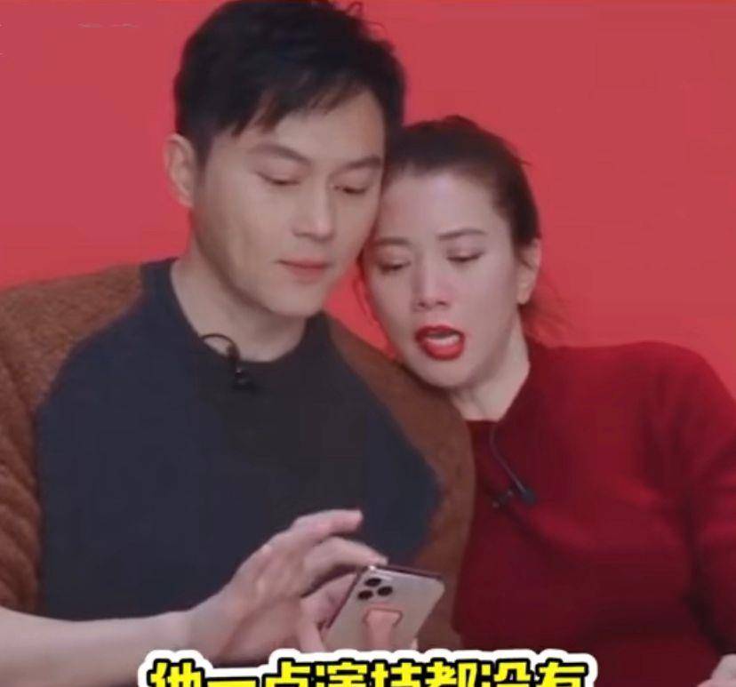 袁咏仪不愧是张智霖黑粉看老公戴头巾摘棉花称其像狼外婆
