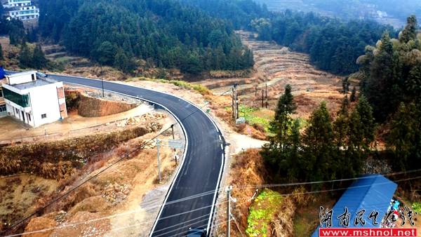 湖南省安化县东高公路提质扩建胜利通车新通道铺就美好未来