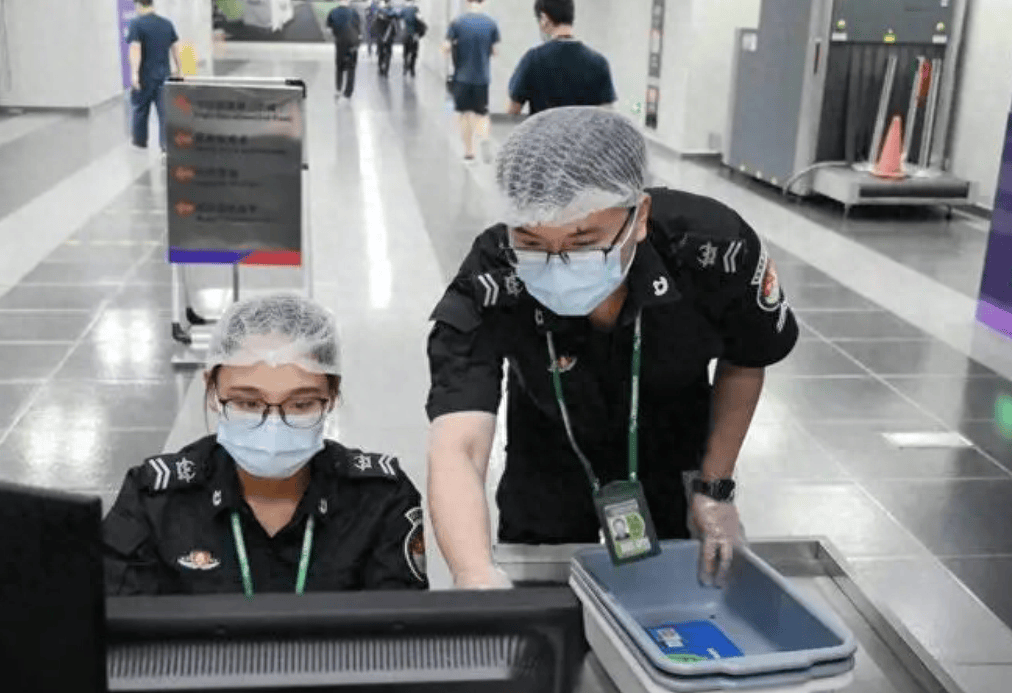 机场安全员提醒:这3样东西可以带上飞机,好多人不懂直接扔掉了_物品_