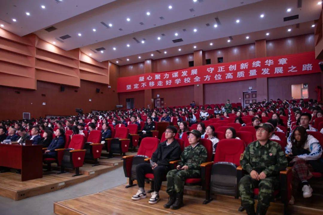 市消防救援支队副支队长范战伟深入长治学院北校区开展消防安全讲座