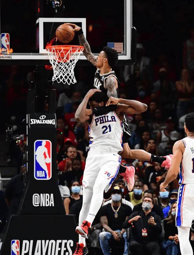 惨案,就是他亲手创造的,当时的受害者是恩比德,不但被科林斯给暴力颜