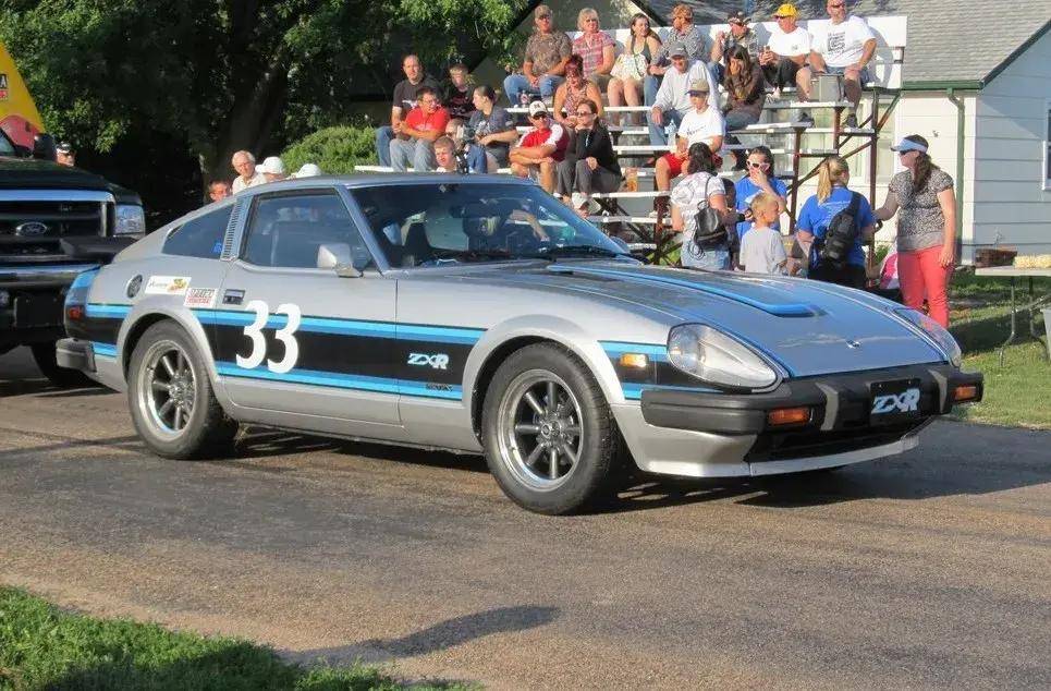 8升发动机的280z也降低发动机的最大功率,135马力的最大功率甚至逊于