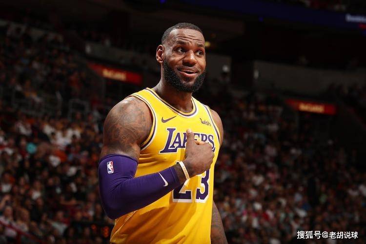 原创詹姆斯解释错峰出行说我刷数据的人不懂球我能随时砍下三双