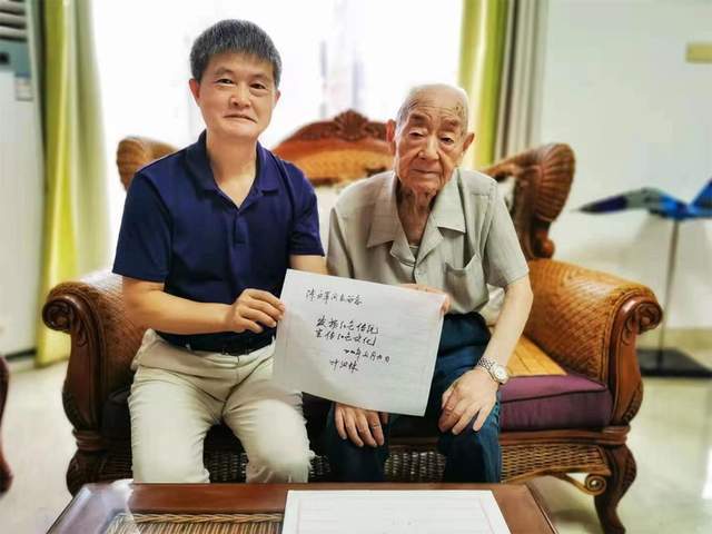 红色宝库藏品丰富三十多年来,陈文军把所有业余时间都用于收集,收藏