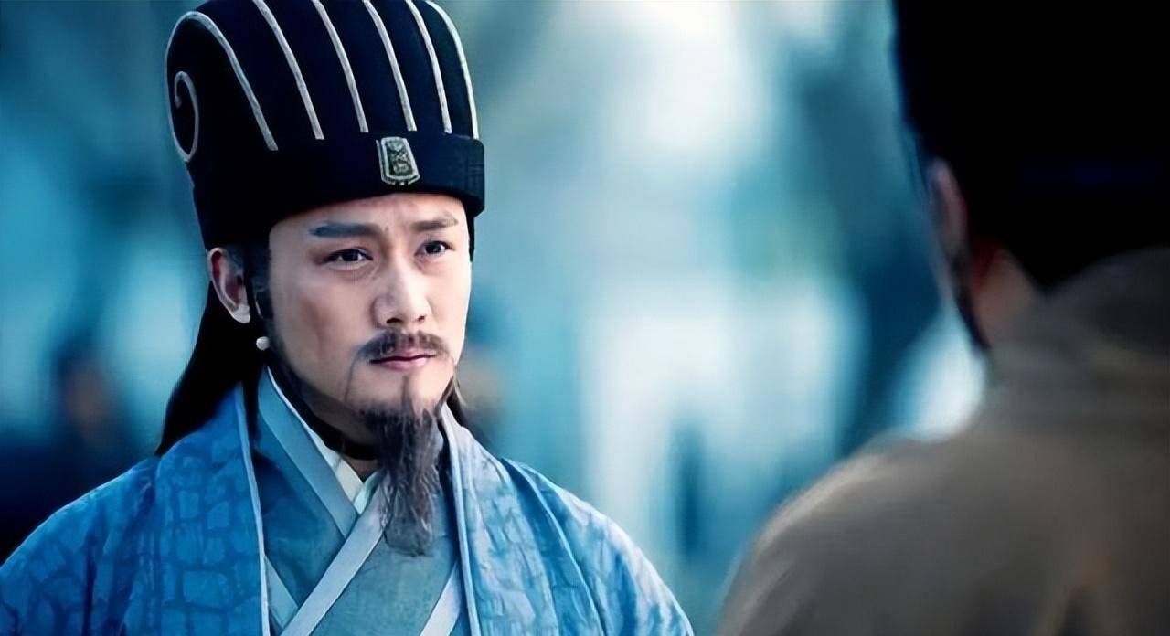 原创诸葛亮李严同为托孤重臣为何一个成为亚父一个被贬为庶民