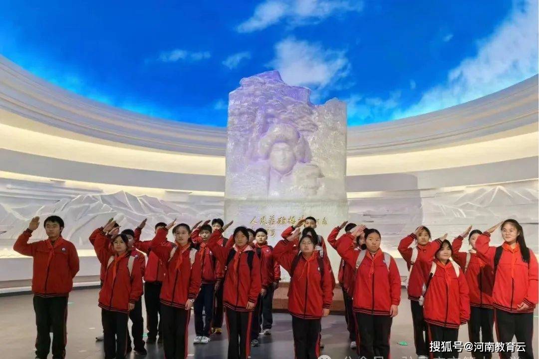 缅怀革命英烈追寻红色记忆驻马店市十中教育集团开展远足实践教育活动