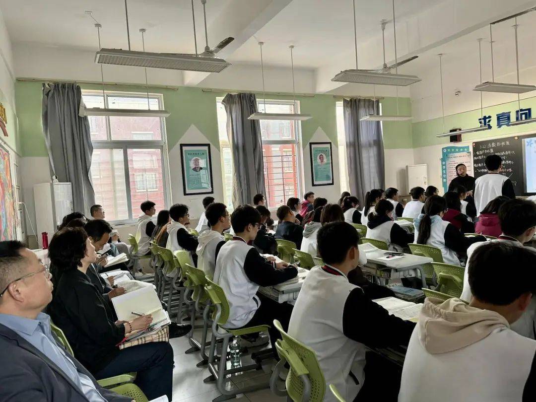 建研起芳华海亮科技携手长垣市东英学校共建教研教学新篇章