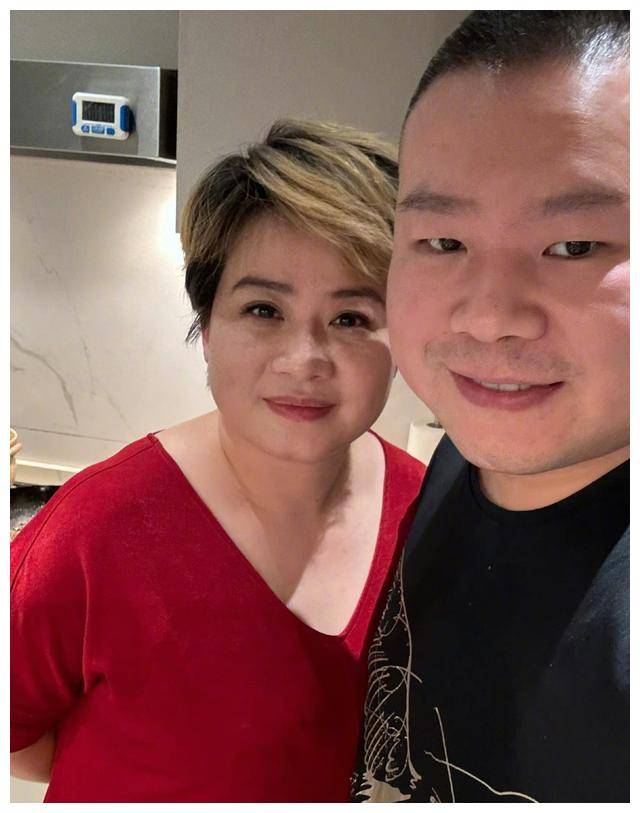 在这一季,岳云鹏请来了张鹤伦,孟鹤堂,周九良,尚筱菊等一众好友助阵.