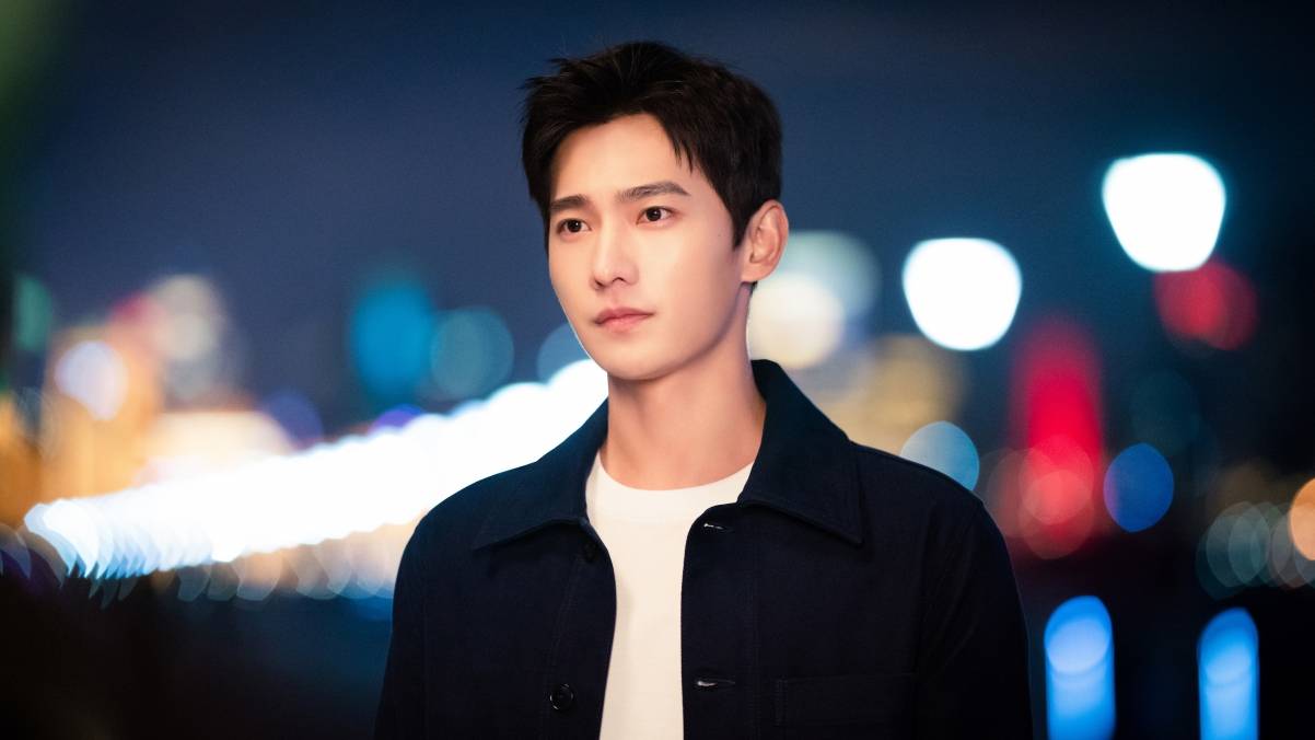 原创杨洋拄拐现身医院惊动网友敬业演员背后的辛酸谁人知