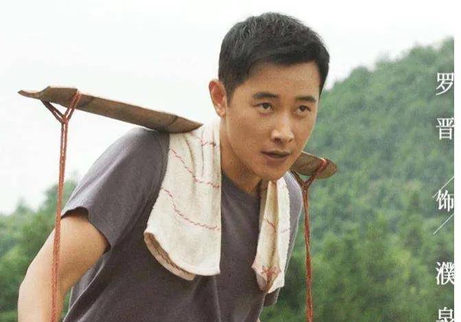 演技不算"牛掰",但很受欢迎,每个都有制胜法宝_靳东_黄轩_罗晋