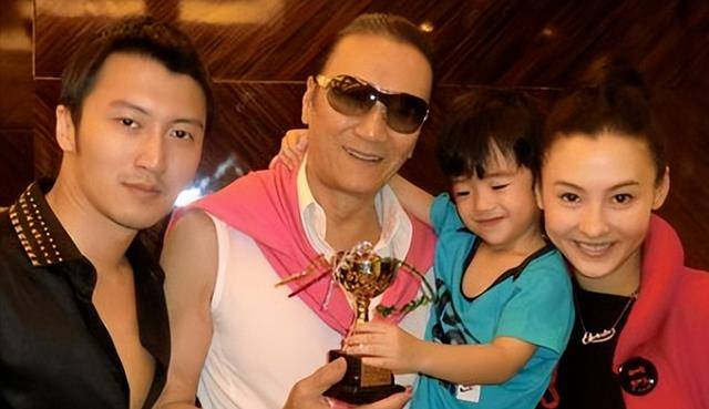 张柏芝疑怀4胎,网友:对谢霆锋太不公平!_儿子_父亲_视频