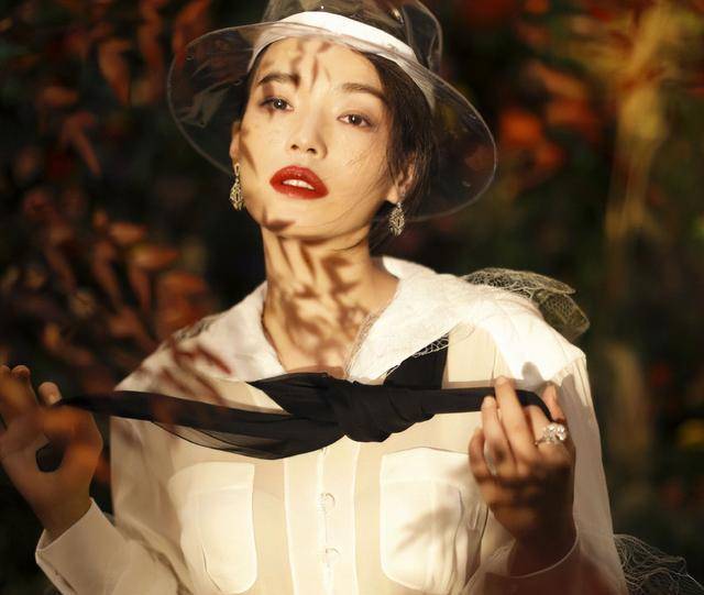 47岁舒淇毁容式的近照曝光结婚7年她彻底放飞自我了