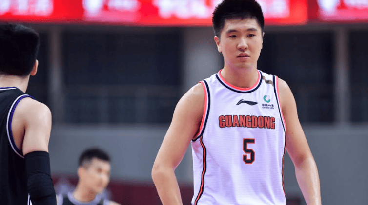 昔日边缘人离开广东一飞冲天 成弱旅顶梁柱_王薪凯_刘晓宇_北京男篮