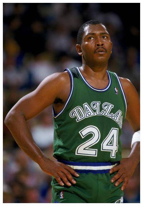 紧随其后的是得分后卫马克·普莱斯,生涯数据平均15.