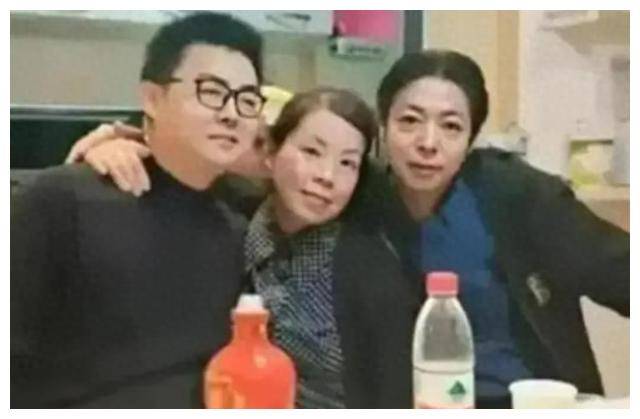 郭威妻子继续带货网友好言相劝被称撕扯威静直播人气高