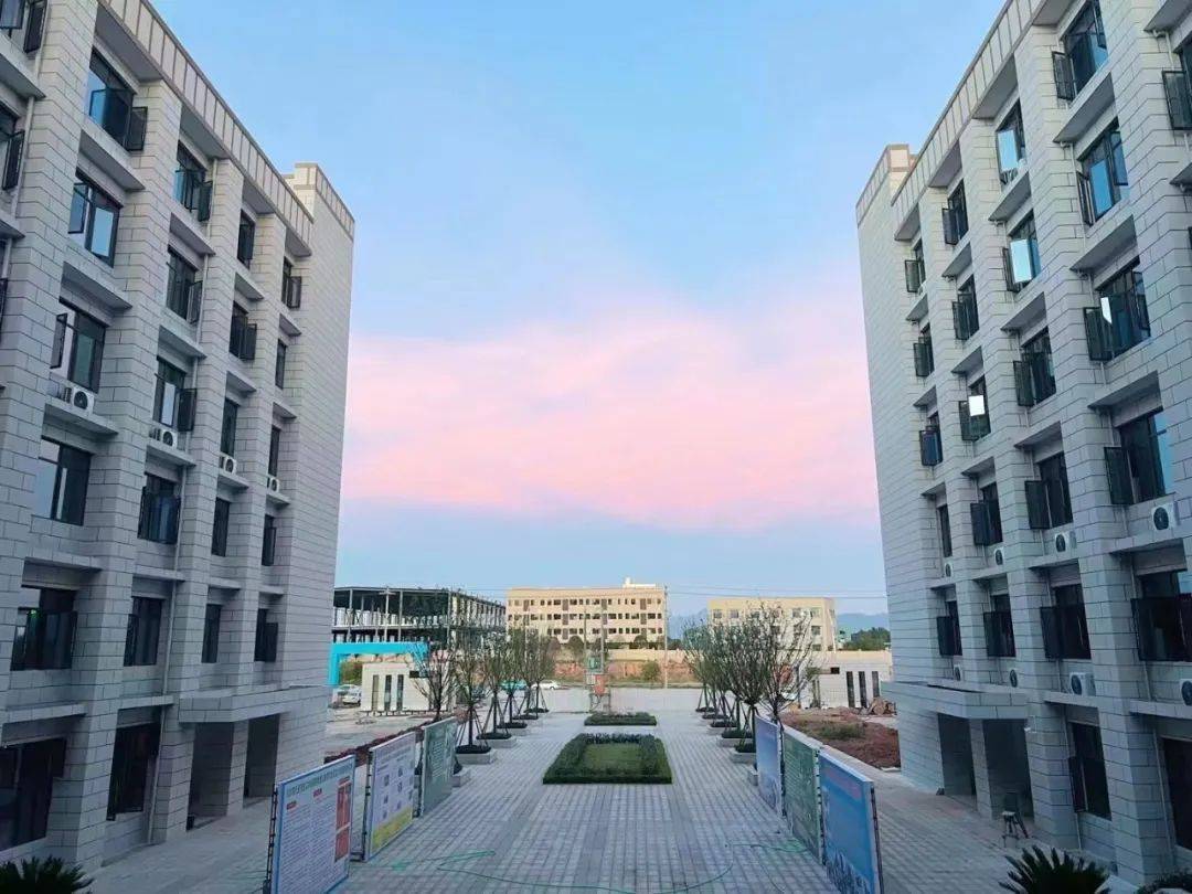 湖南现代技工学校招生简介_我校_长沙_二等奖