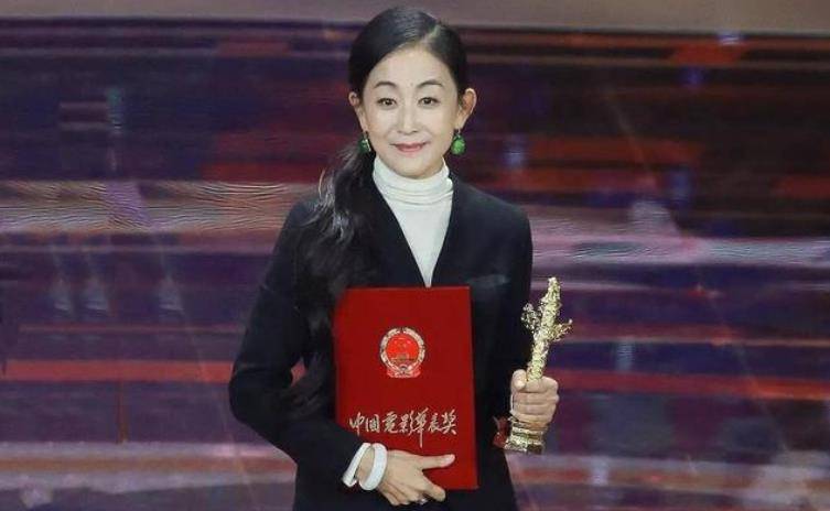 如《突围》里的"张继英",《都挺好》里的妈妈"赵美兰",《欢乐颂2》里