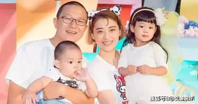 原创梅婷11岁女儿厉害了与宋佳赵又廷等搭戏电影开机大合照站c位
