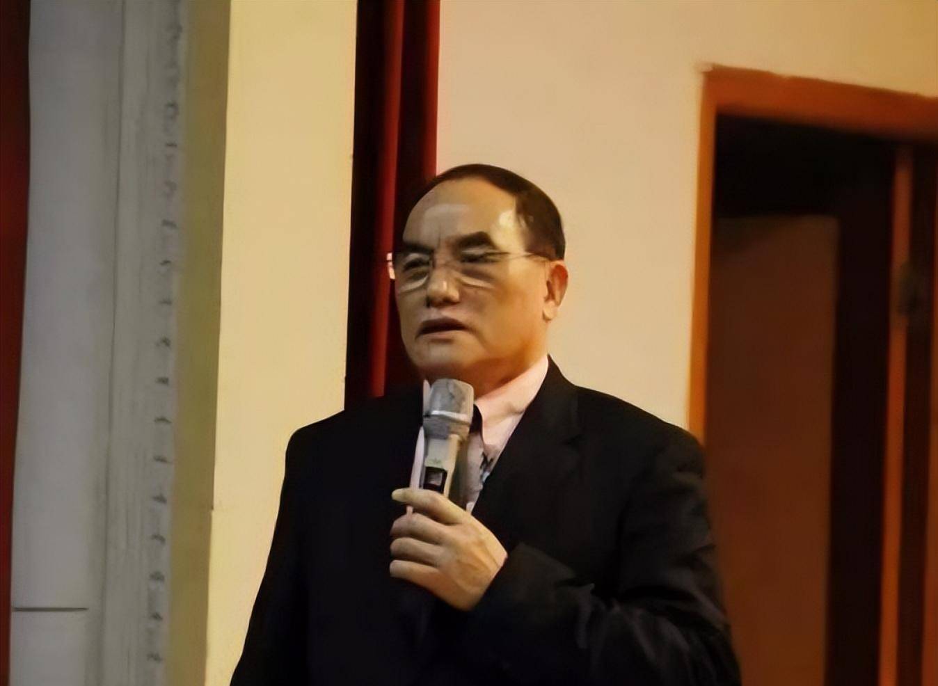 江西前首富,44岁开超市,碾压沃尔玛,身家90亿,今4年亏17亿_何金明