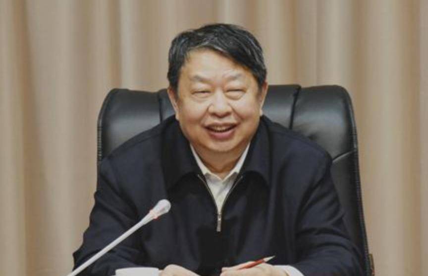 赖金莲无疑是贤惠的,她一个人担起家庭所有的重担,这也才能让陈景河全