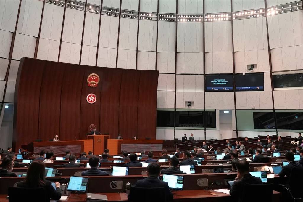 (图源:路透社)香港基本法第23条立法其实26年前就提出来了,拖了很久.