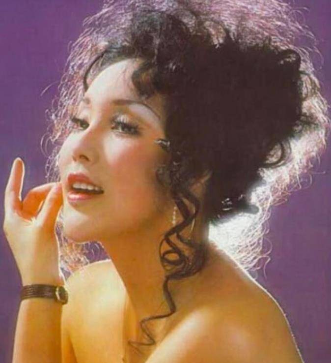 余莎莉大家好,我是兰台.