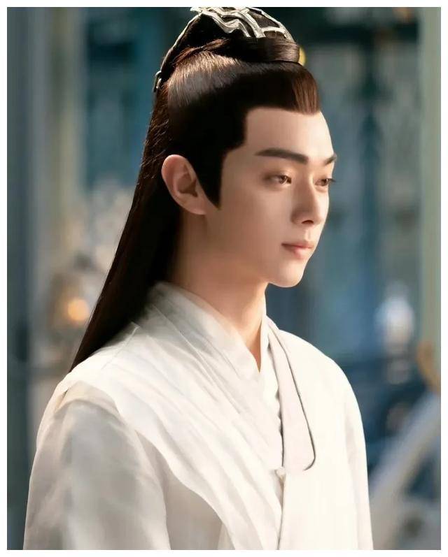 许凯,穿现代衣装,还是古装造型更迷人呢?_演技_白衣_一线