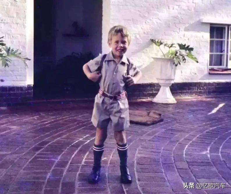 后来父母才明白,那是他在思考,因为对于一些问题,马斯克小小年纪总能