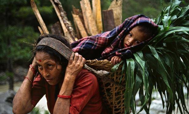 原创实拍世界各地的儿童无法用言语形容第八张拿枪的儿童让人疑惑