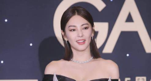 原创张雨绮脸部僵硬鼻子奇怪颜值直线下降都是过度医美惹的祸