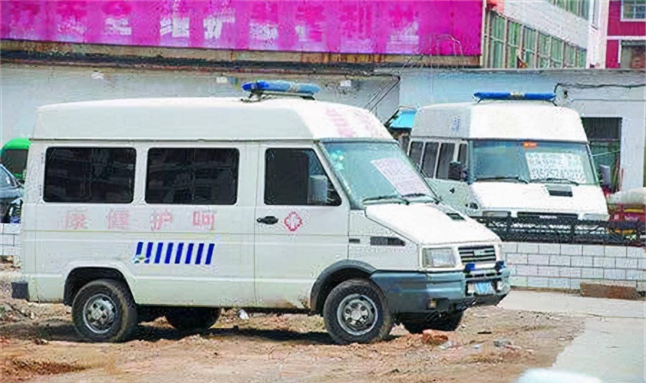 原创黑救护车的生意经人死在半路钱要翻倍敢举报就拉去殡仪馆烧了