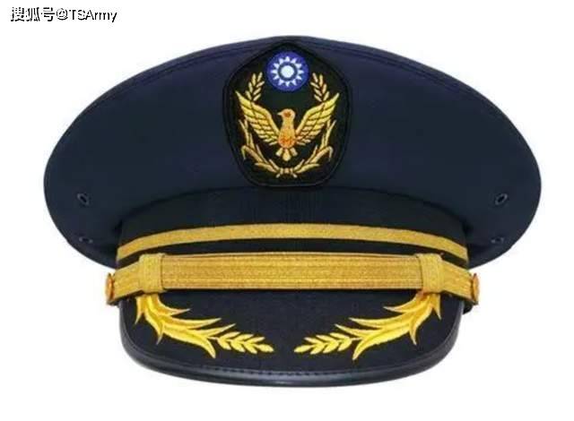 只是帽子上面增加了刺绣式警察帽徽,颜色为统一的藏青色,无论是男警察