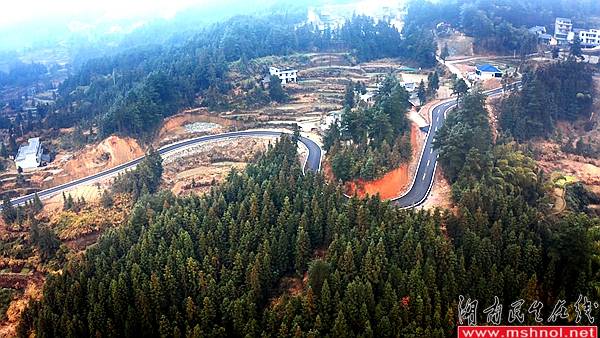 湖南省安化县东高公路提质扩建胜利通车新通道铺就美好未来