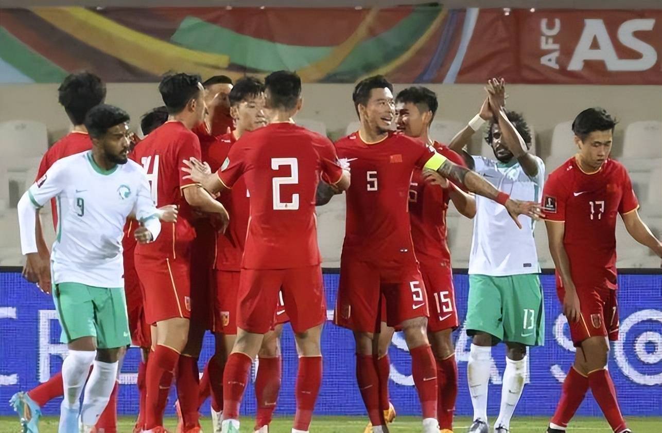 原创cctv全程直播国足大战新加坡名记赵宇曝首发阵容名单已无悬念