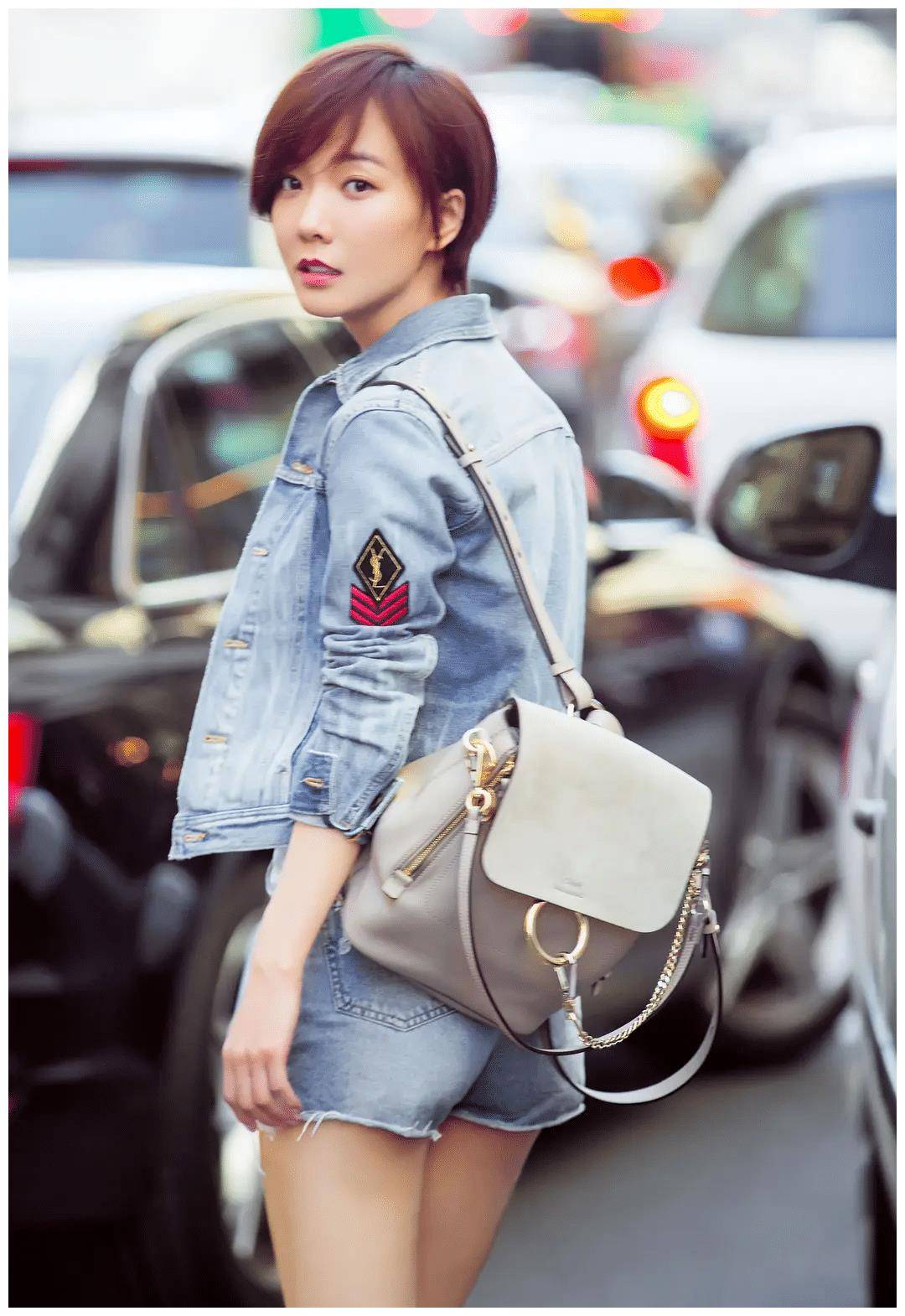 40岁王珞丹晒一家四口照被网友嘲笑丑妈妈姐姐风采依旧