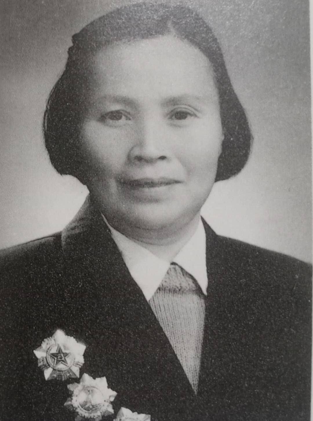 南京军区副司令,妻子病逝不续娶,患难夫妇12个儿女_李珊_段焕竞_孩子