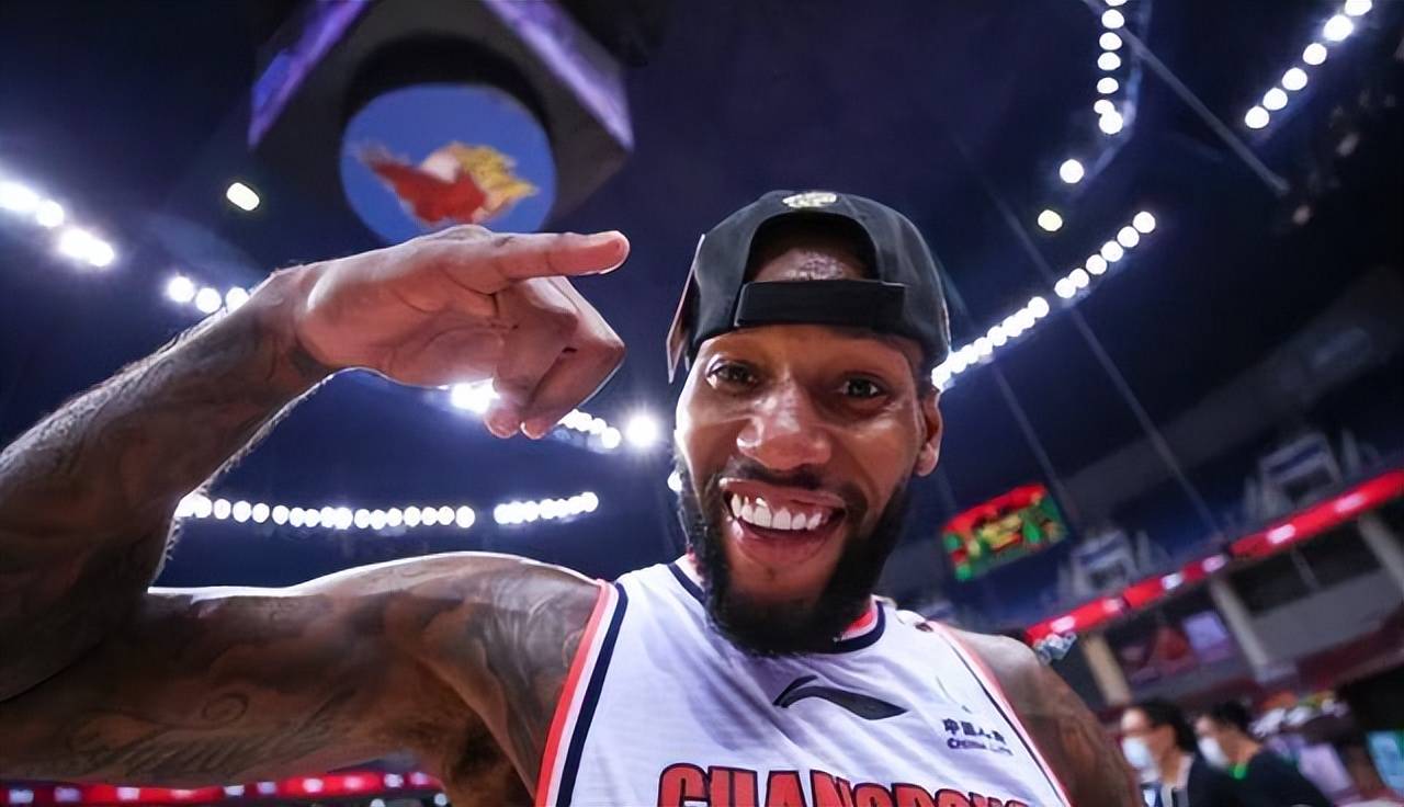 宏远的威姆斯得到23分5篮板3助攻,周琦21分8篮板,胡明轩20分6篮板4