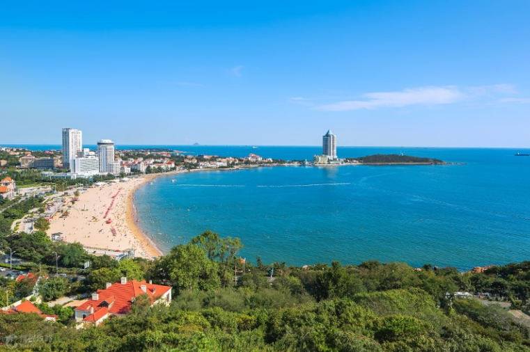 青岛栈桥>民族文化馆>圣尼厄尔大教堂>八大关>五四广场>奥帆中心>结束